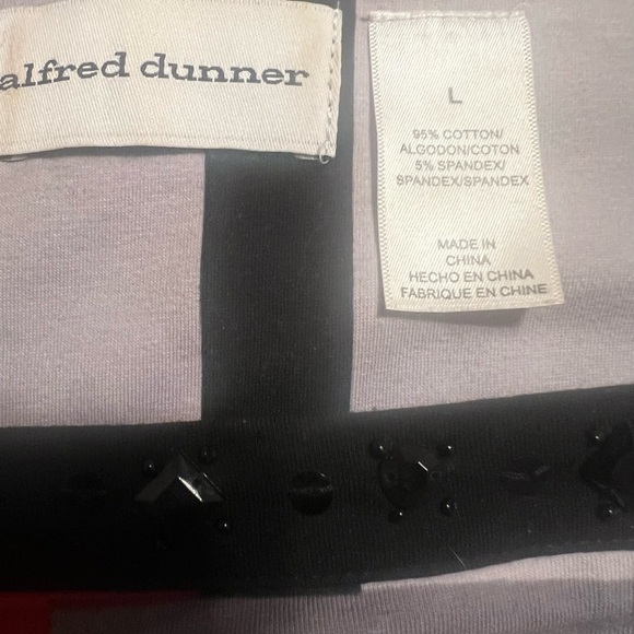 Like New Alfred Dunner Red and Black Geometric Blouse - Picture 3 of 16